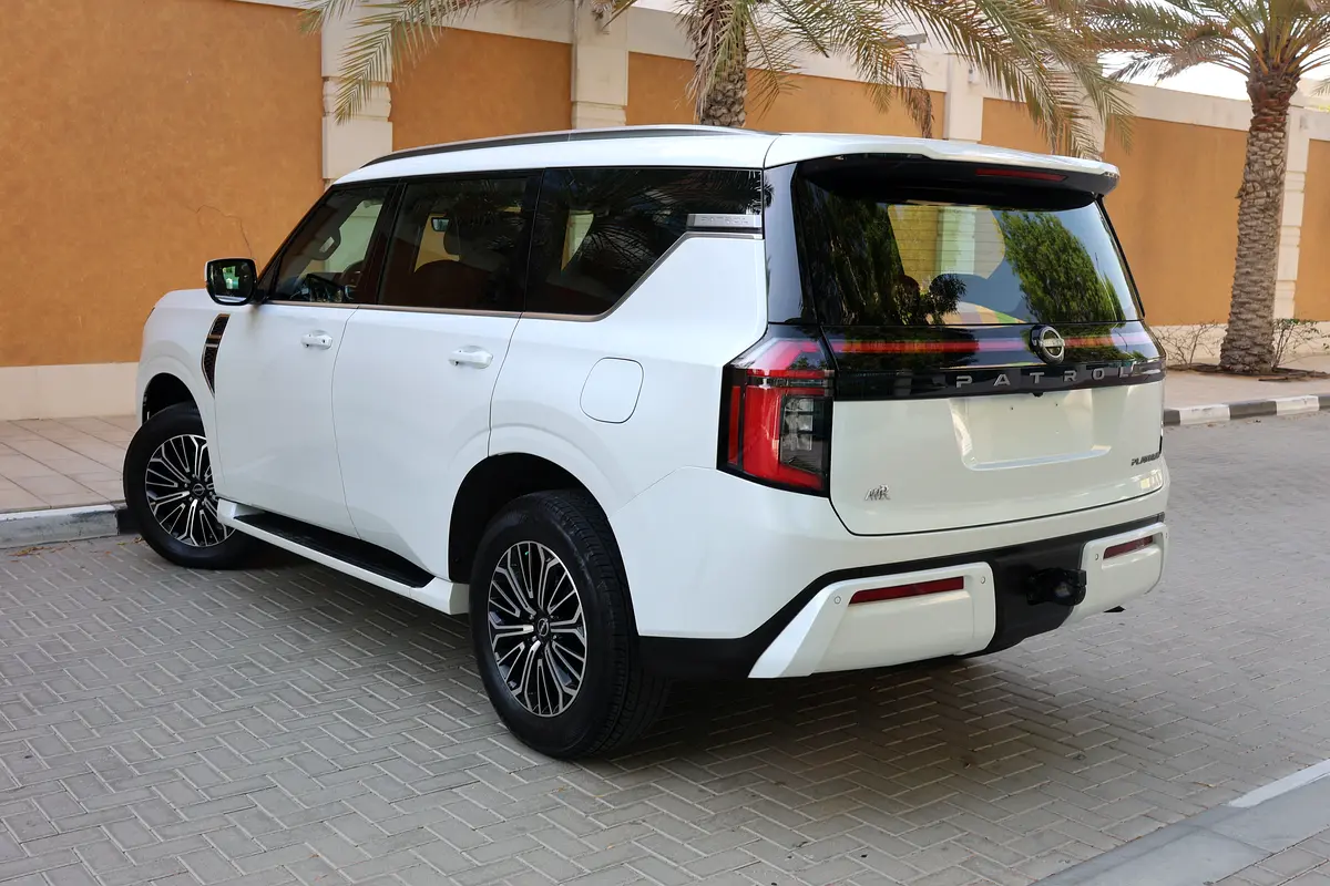 2025 Nissan Patrol SE Platinum - 49000KM-UNDER WARRANT  SERVICE-GCC Specs - Brand New - Thumbnail 3