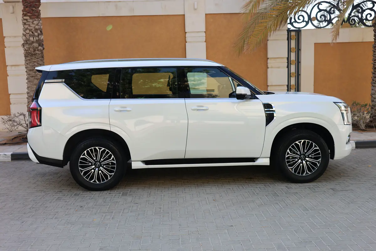2025 Nissan Patrol SE Platinum - 49000KM-UNDER WARRANT  SERVICE-GCC Specs - Brand New - Thumbnail 5
