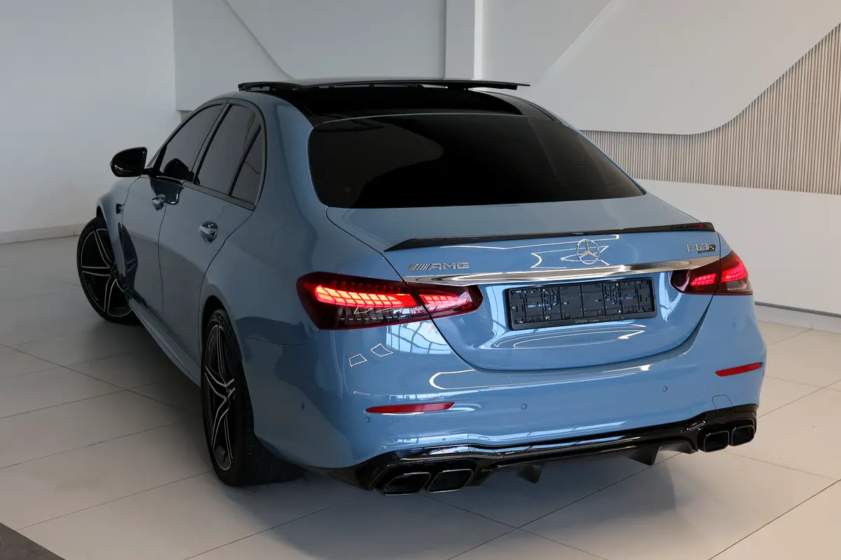 Mercedes-Benz AMG E63 S 2021 SPECIAL ORDER  -40000 KM-GCC SPECS-UNDER WARRANTY-FULL SERVICE HISTORY - Thumbnail 4