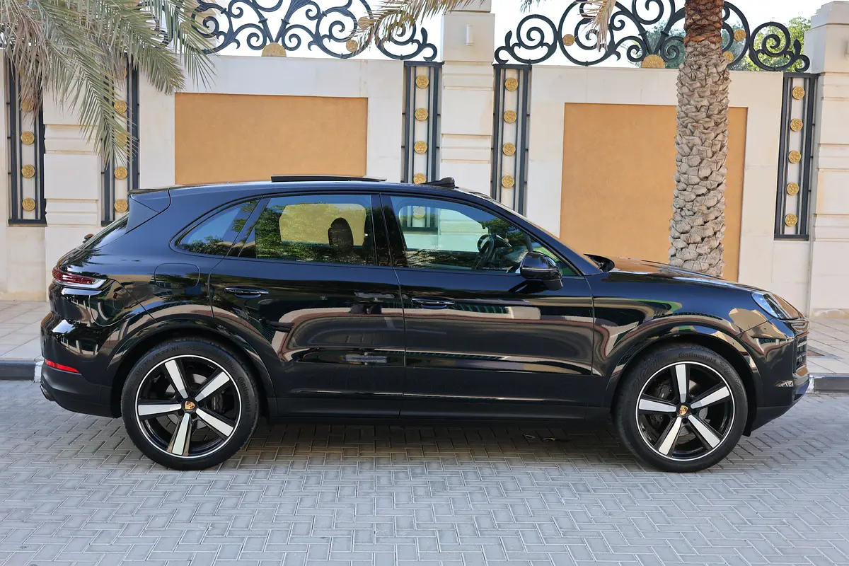 Porsche Cayenne  2024-62000KM-GCC SPECS-5 YEAR  WARRANTY AND  SERVICE CONTRACT  OR 2029 - Thumbnail 7