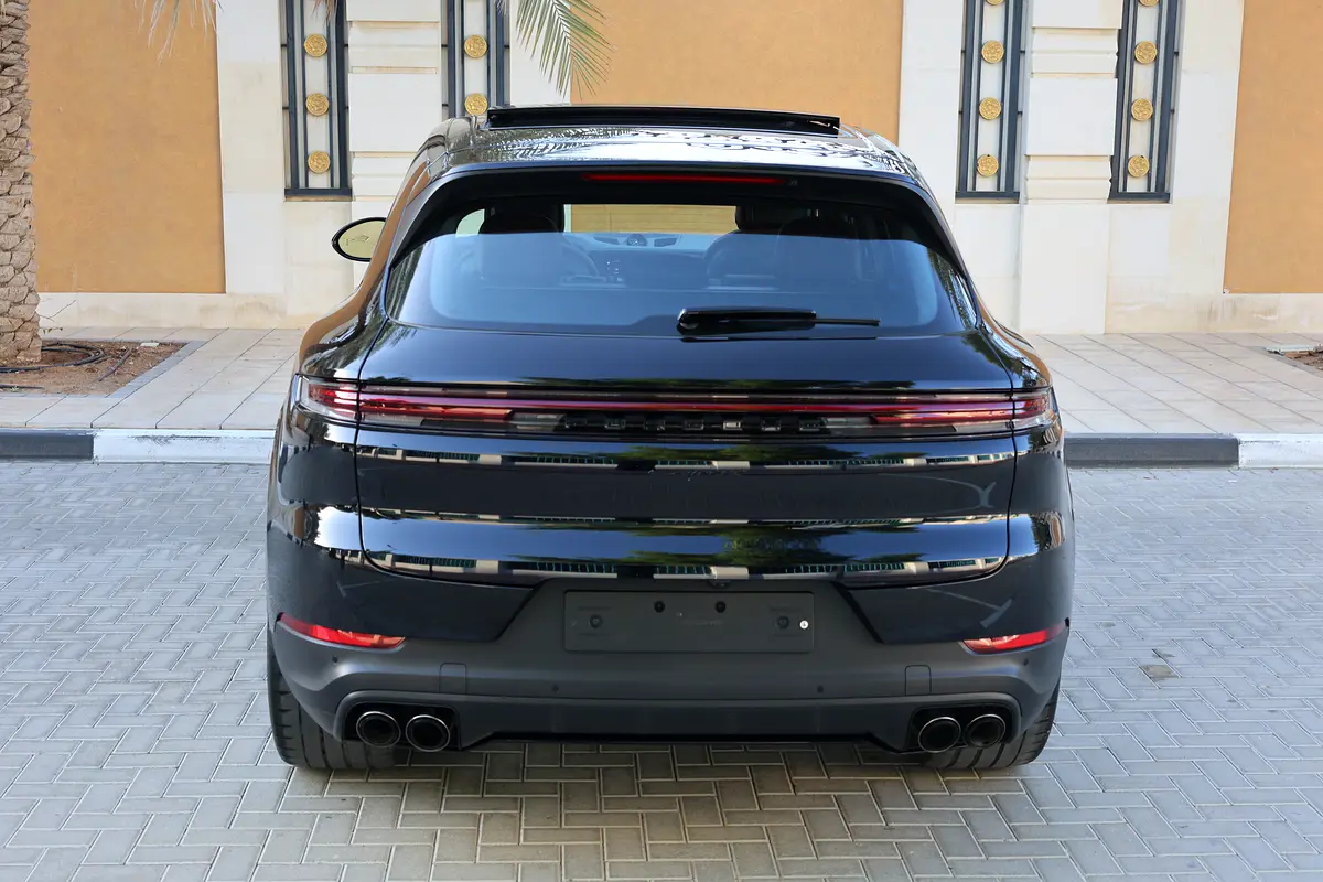Porsche Cayenne  2024-62000KM-GCC SPECS-5 YEAR  WARRANTY AND  SERVICE CONTRACT  OR 2029 - Thumbnail 9
