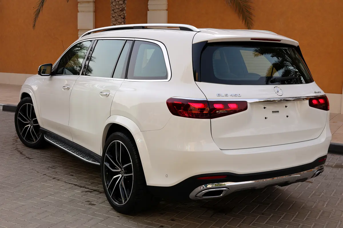 MERCEDES-BENZ GLS 450-NIGHT PACKEG 14000KM ONLY 5 YEAR WARRANTYSERVICE CONTRACT GARGASH-GCC SPE - Thumbnail 3