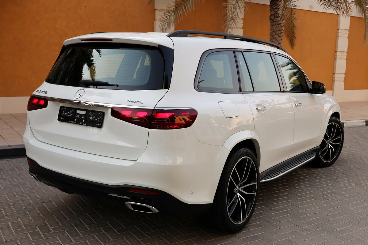 MERCEDES-BENZ GLS450-4MATIC-2024-13000KM-GCC SPECS-UNDER WARRANTY-NIGHT PACKAGE - Thumbnail 3