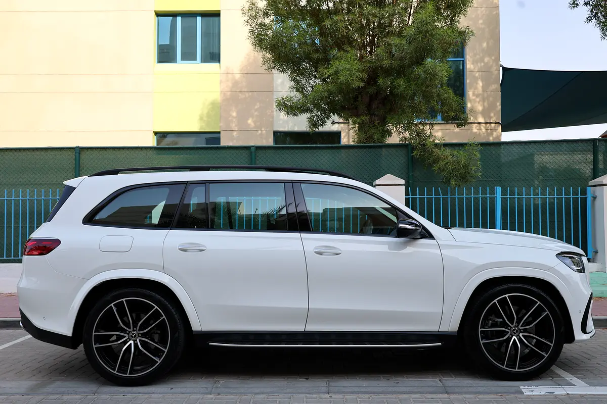 MERCEDES-BENZ GLS450-4MATIC-2024-13000KM-GCC SPECS-UNDER WARRANTY-NIGHT PACKAGE - Thumbnail 10