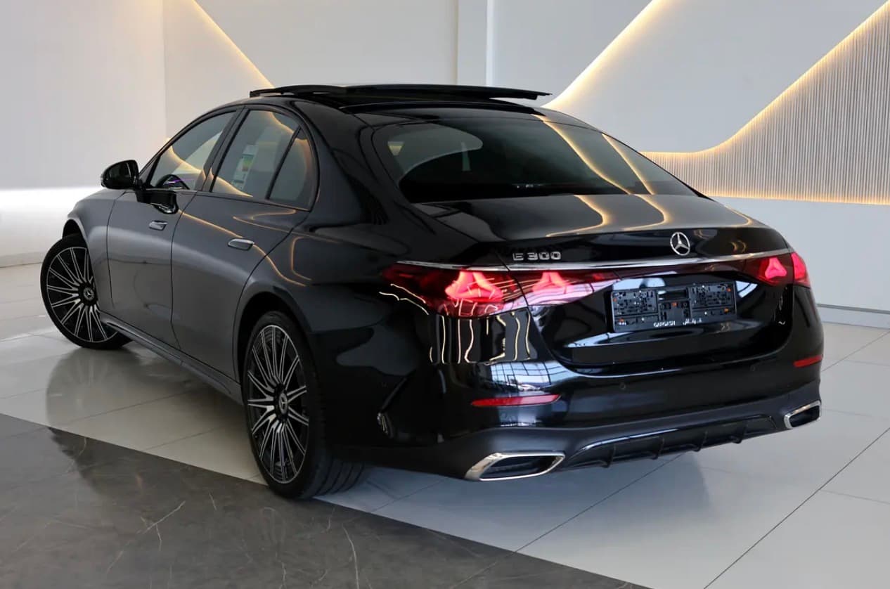 Brand new 2025 Mercedes-Benz E 300 - Thumbnail 4