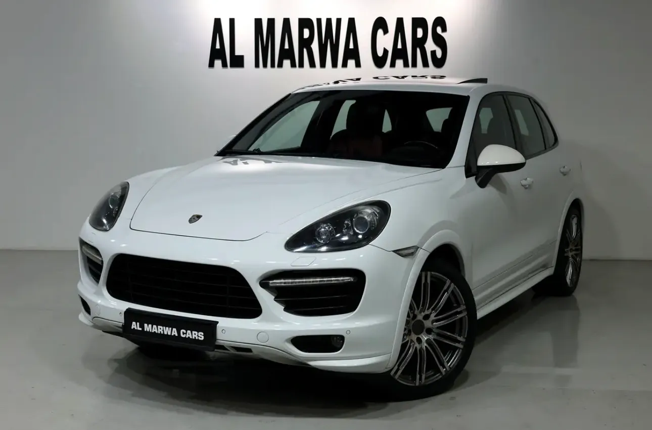 PORSCHE CAYENNE GTS -GCC SPECS -2014 -228000KM -EXCELLENT CONDITION -FREE ACCIDENTS - Image 1